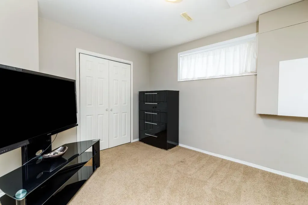 136 Illingsworth Close Red Deer AB T4R 0B1