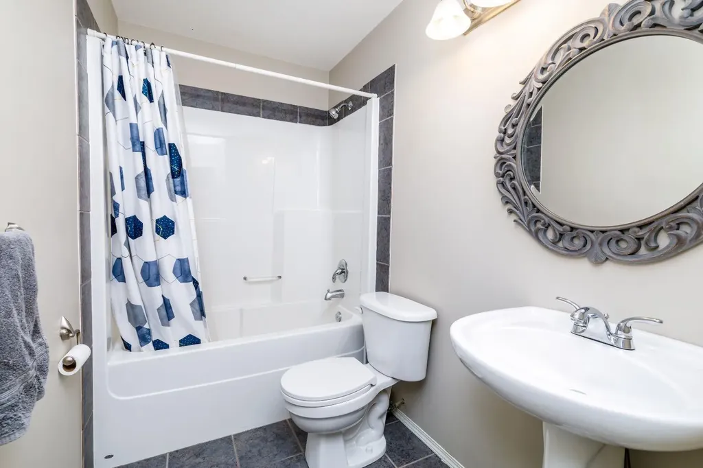 136 Illingsworth Close Red Deer AB T4R 0B1
