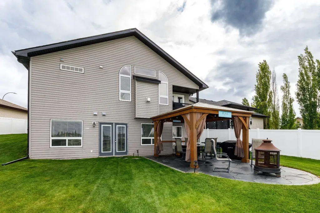 136 Illingsworth Close Red Deer AB T4R 0B1