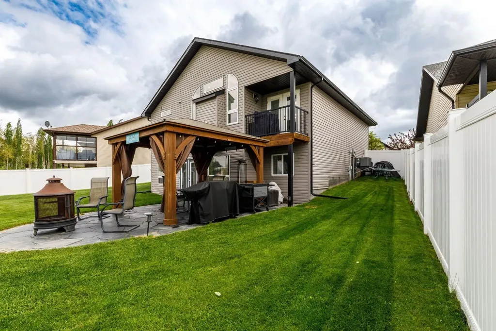 136 Illingsworth Close Red Deer AB T4R 0B1