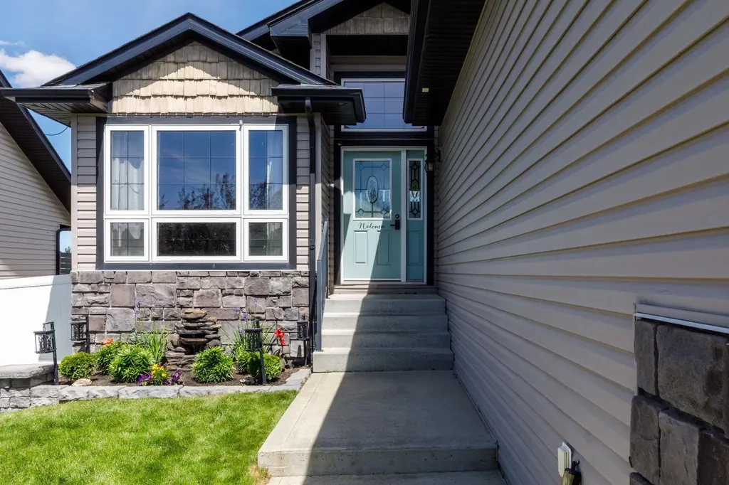 136 Illingsworth Close Red Deer AB T4R 0B1
