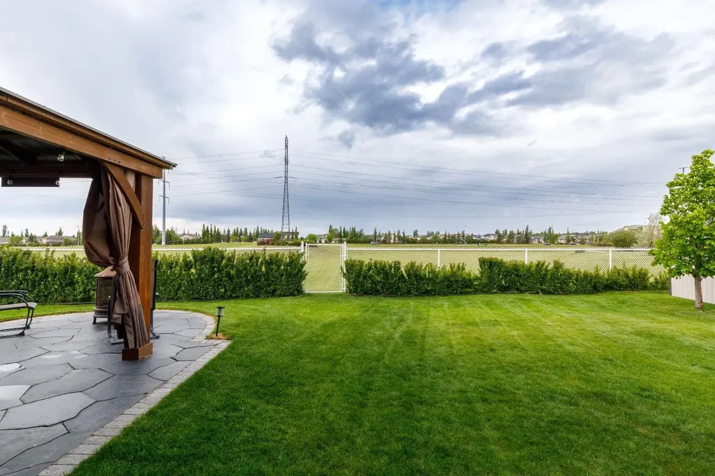 136 Illingsworth Close Red Deer AB T4R 0B1