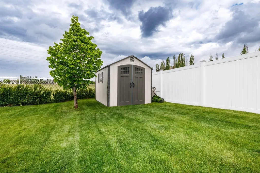 136 Illingsworth Close Red Deer AB T4R 0B1
