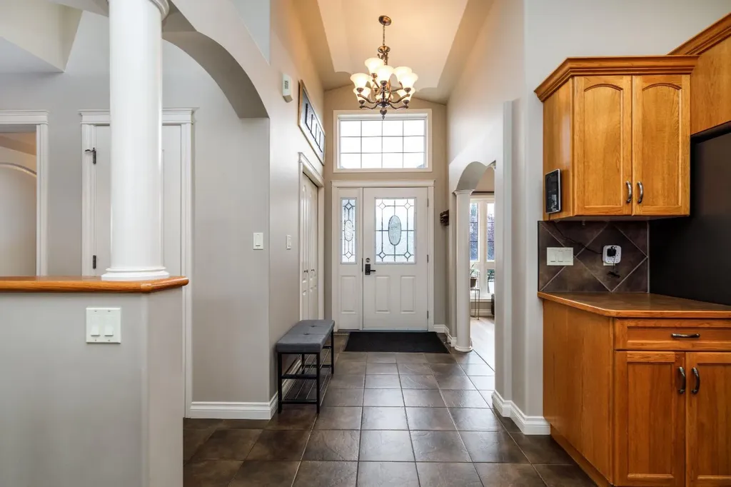 136 Illingsworth Close Red Deer AB T4R 0B1