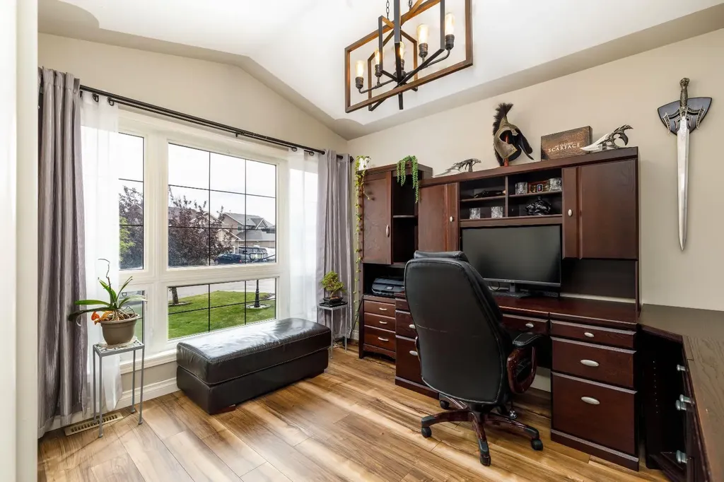 136 Illingsworth Close Red Deer AB T4R 0B1