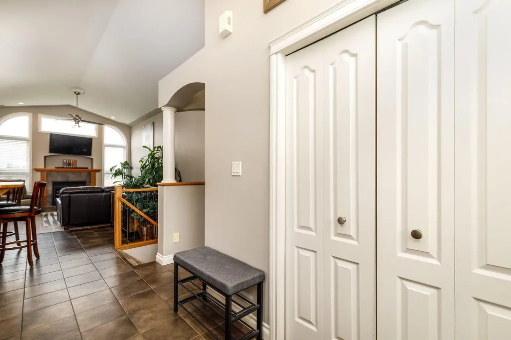 136 Illingsworth Close Red Deer AB T4R 0B1