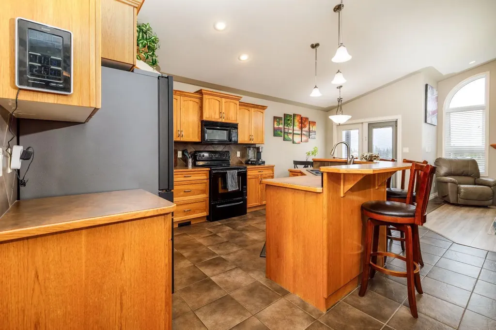 136 Illingsworth Close Red Deer AB T4R 0B1