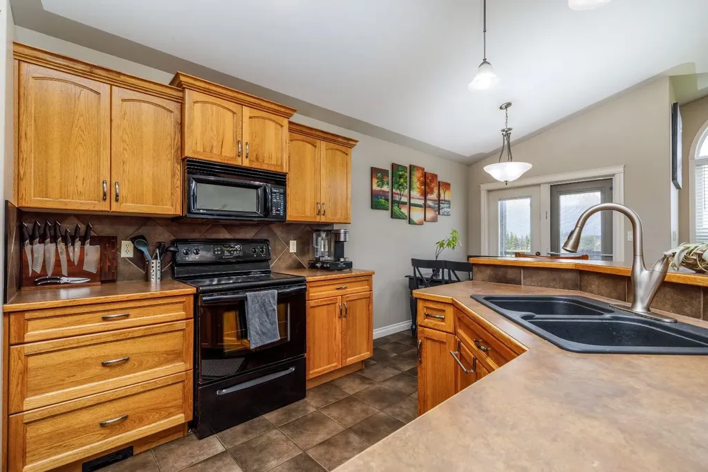 136 Illingsworth Close Red Deer AB T4R 0B1