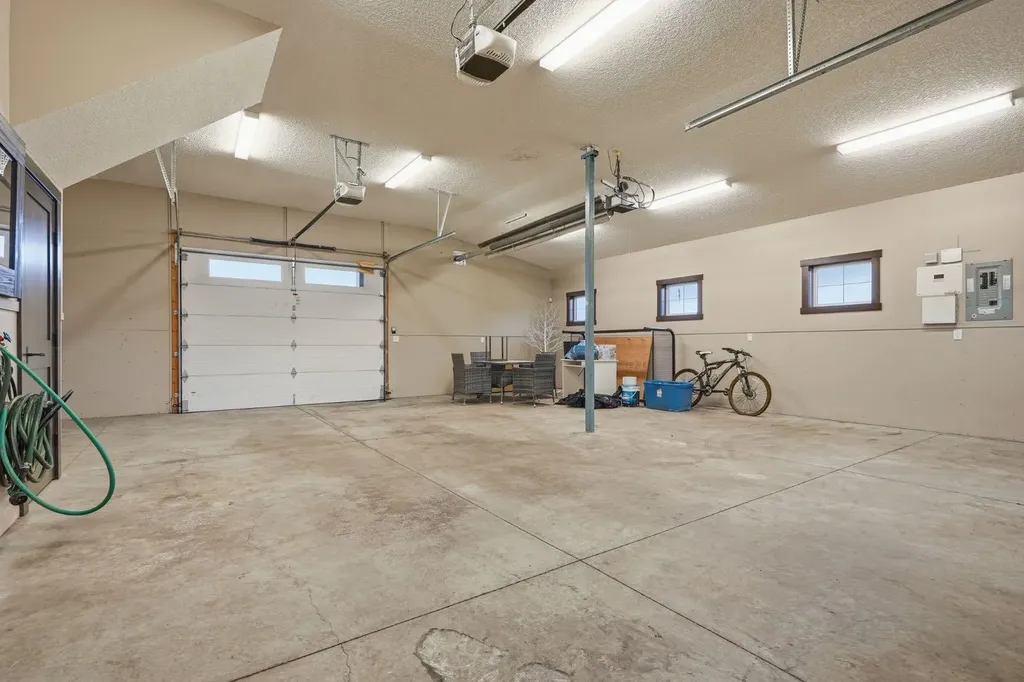 258244 10 Street E Rural Foothills County AB T0L 0X0