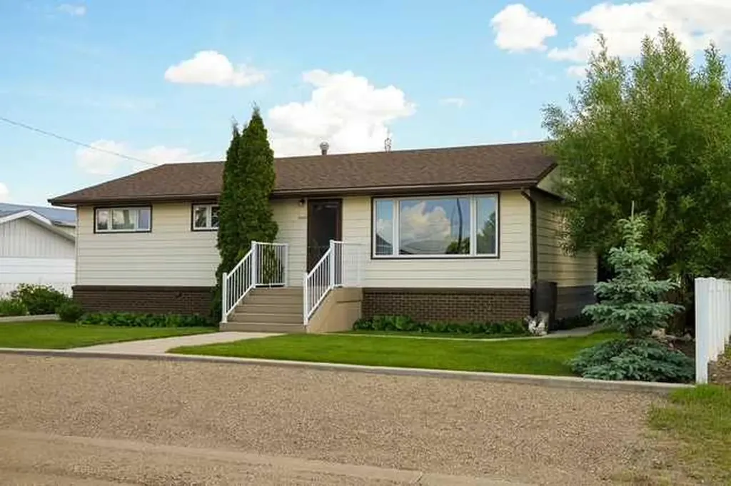 5015 51 Street Hardisty AB T0B 1V0
