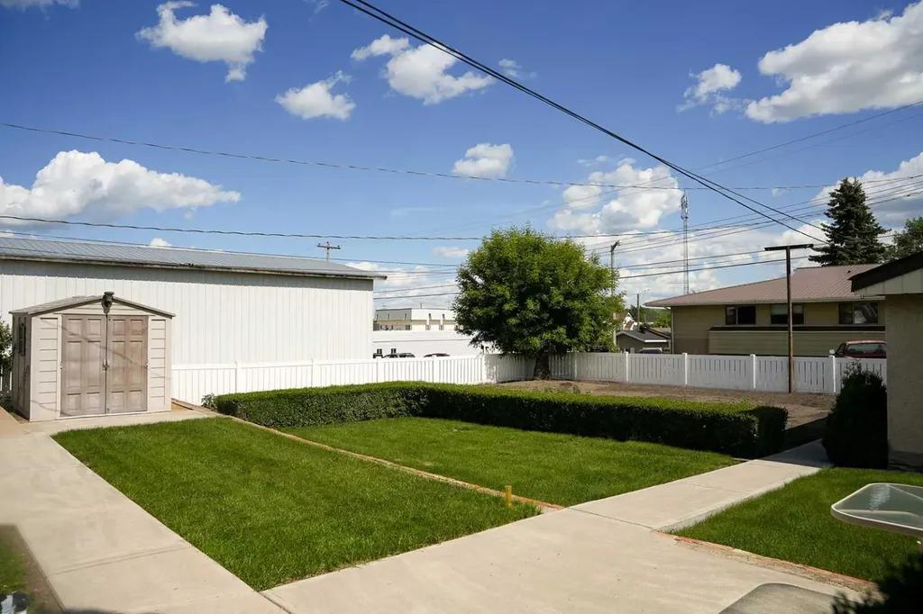 5015 51 Street Hardisty AB T0B 1V0