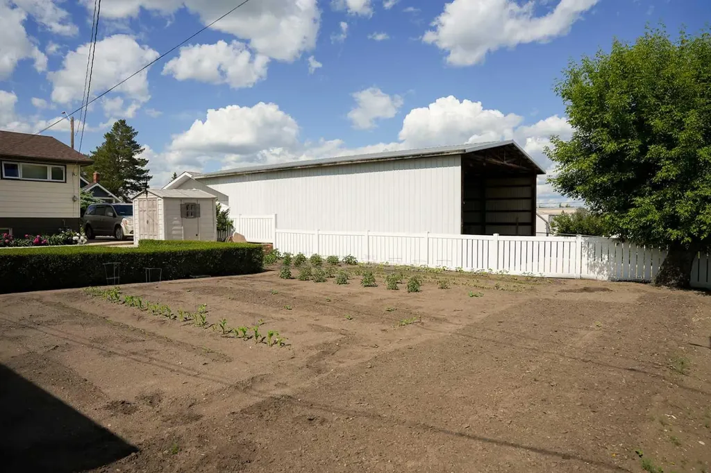 5015 51 Street Hardisty AB T0B 1V0