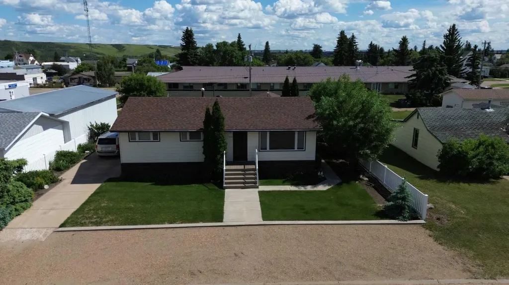 5015 51 Street Hardisty AB T0B 1V0