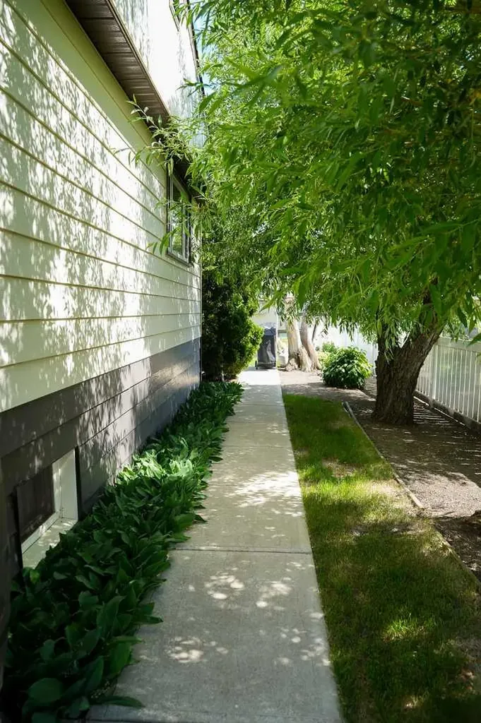 5015 51 Street Hardisty AB T0B 1V0