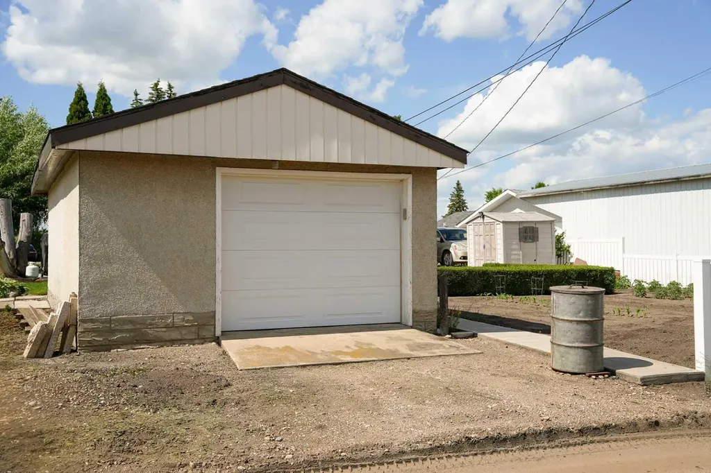 5015 51 Street Hardisty AB T0B 1V0