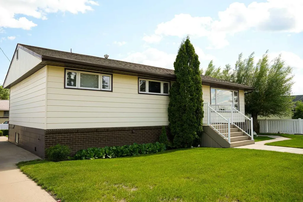 5015 51 Street Hardisty AB T0B 1V0