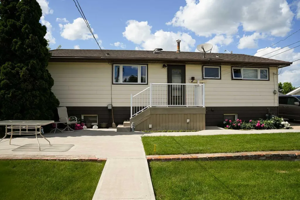 5015 51 Street Hardisty AB T0B 1V0