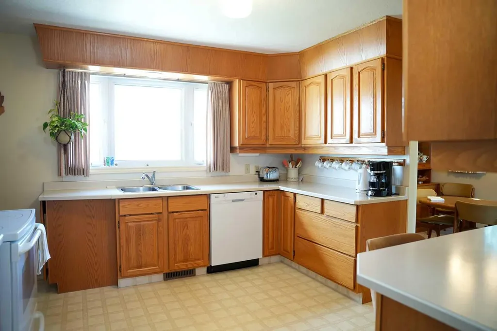 5015 51 Street Hardisty AB T0B 1V0