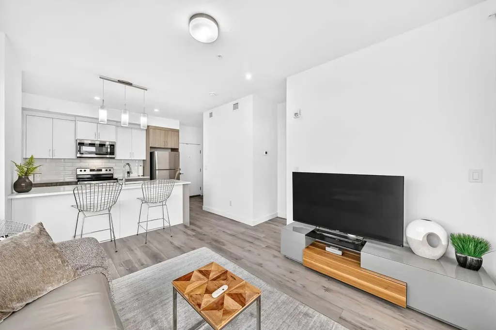205 Spring Creek Common SW Calgary AB T3H 6H4