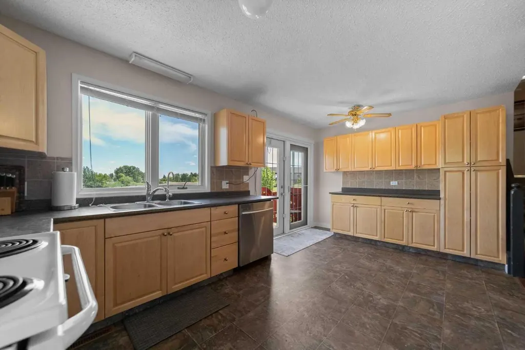 5407 48 Avenue Killam AB T0B 2L0