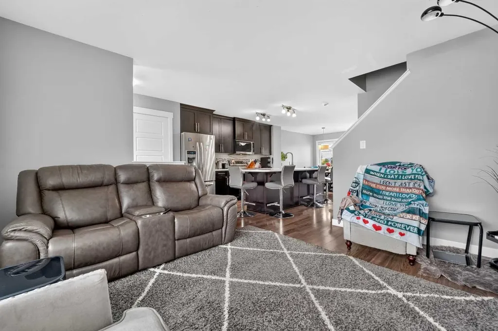 285 Coalbanks Boulevard W Lethbridge AB T1J 4V4