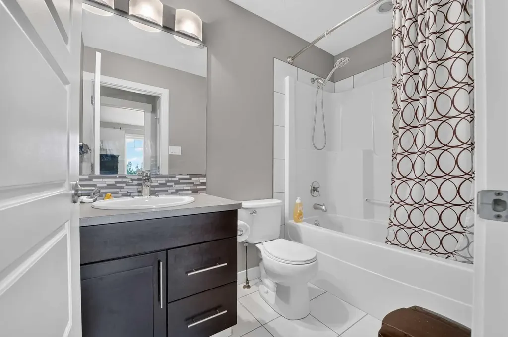 285 Coalbanks Boulevard W Lethbridge AB T1J 4V4
