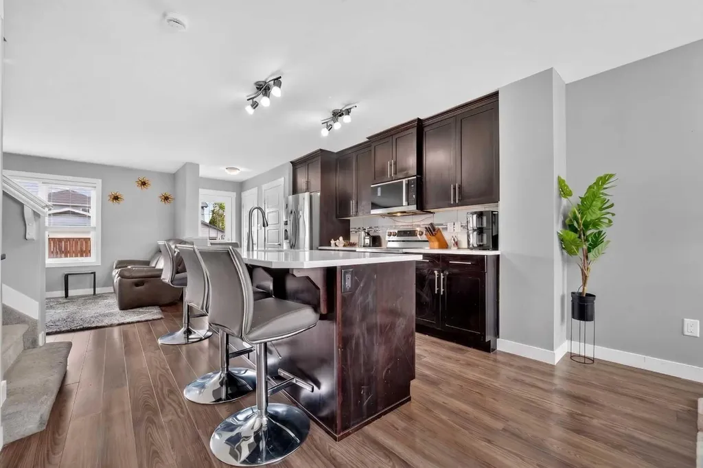 285 Coalbanks Boulevard W Lethbridge AB T1J 4V4