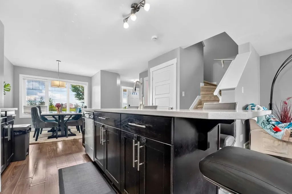285 Coalbanks Boulevard W Lethbridge AB T1J 4V4