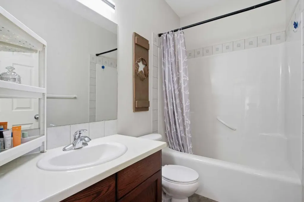 124 West Creek Glen Chestermere AB T1X 1P8