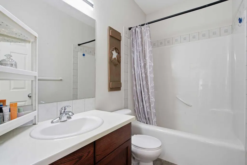 124 West Creek Glen Chestermere AB T1X 1P8