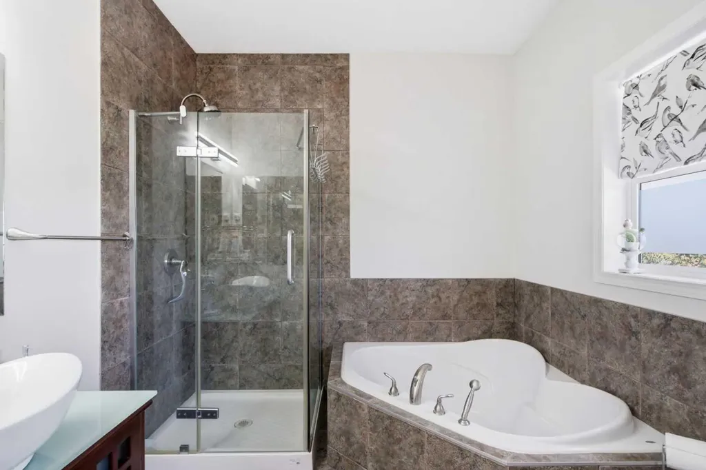 124 West Creek Glen Chestermere AB T1X 1P8
