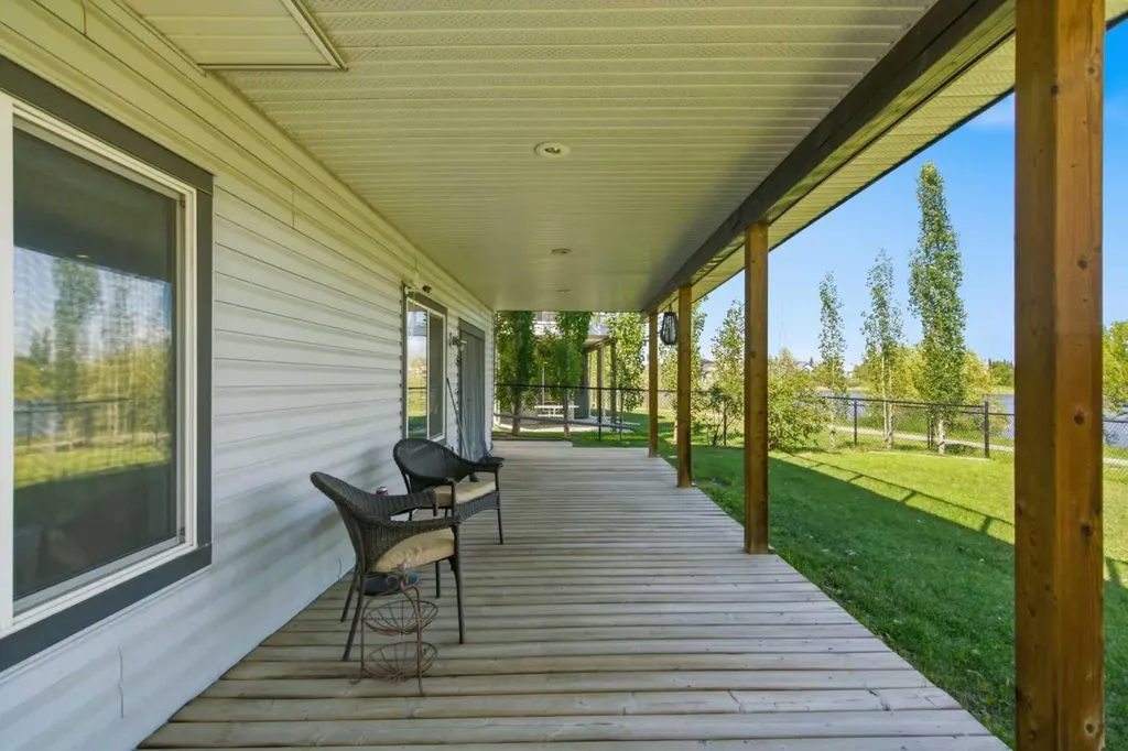 124 West Creek Glen Chestermere AB T1X 1P8