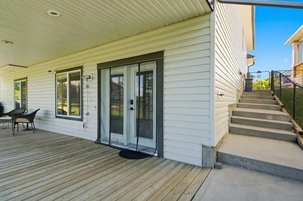 124 West Creek Glen Chestermere AB T1X 1P8