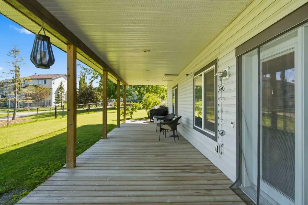 124 West Creek Glen Chestermere AB T1X 1P8