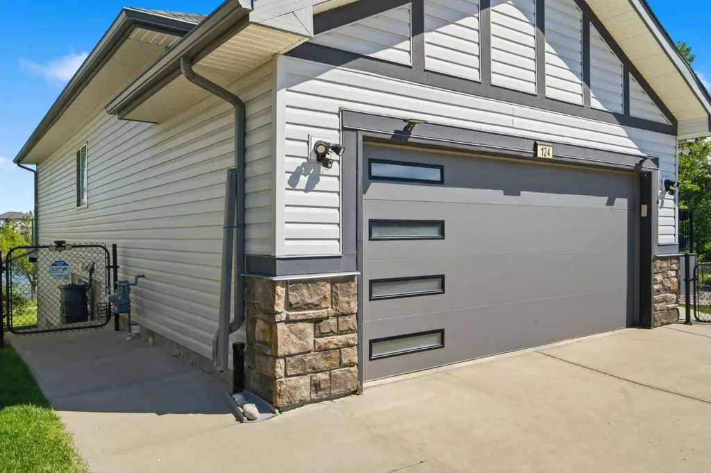 124 West Creek Glen Chestermere AB T1X 1P8