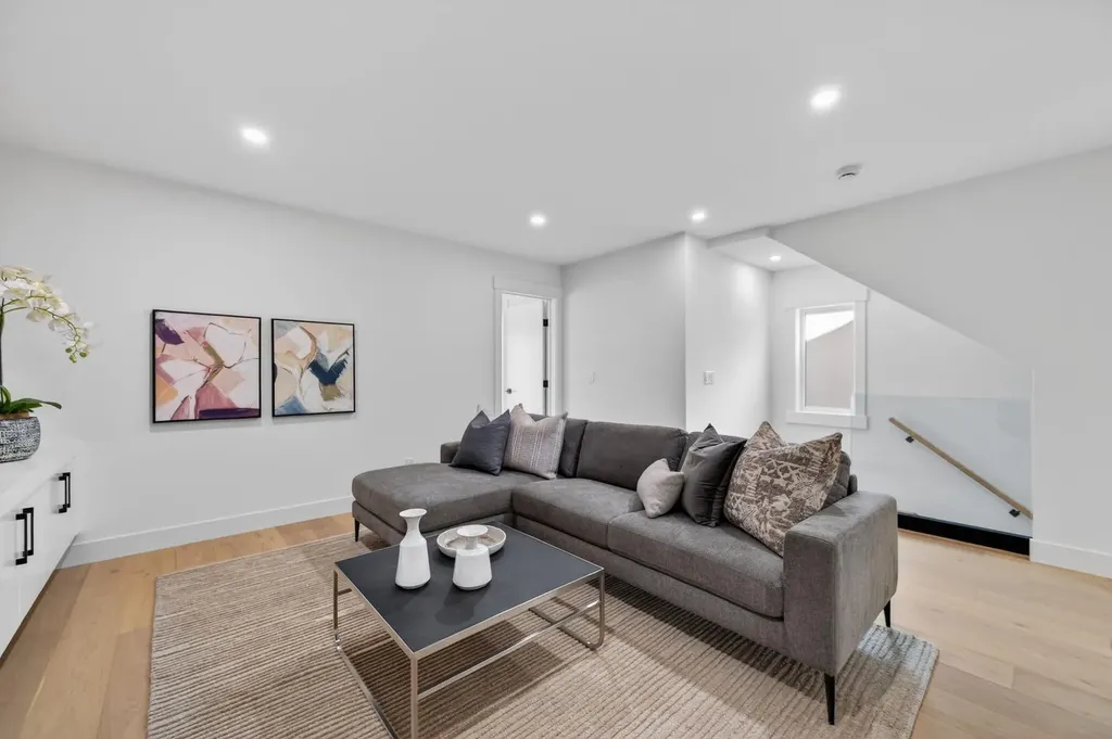 3114 4a Street NW Calgary AB T2M 3B4