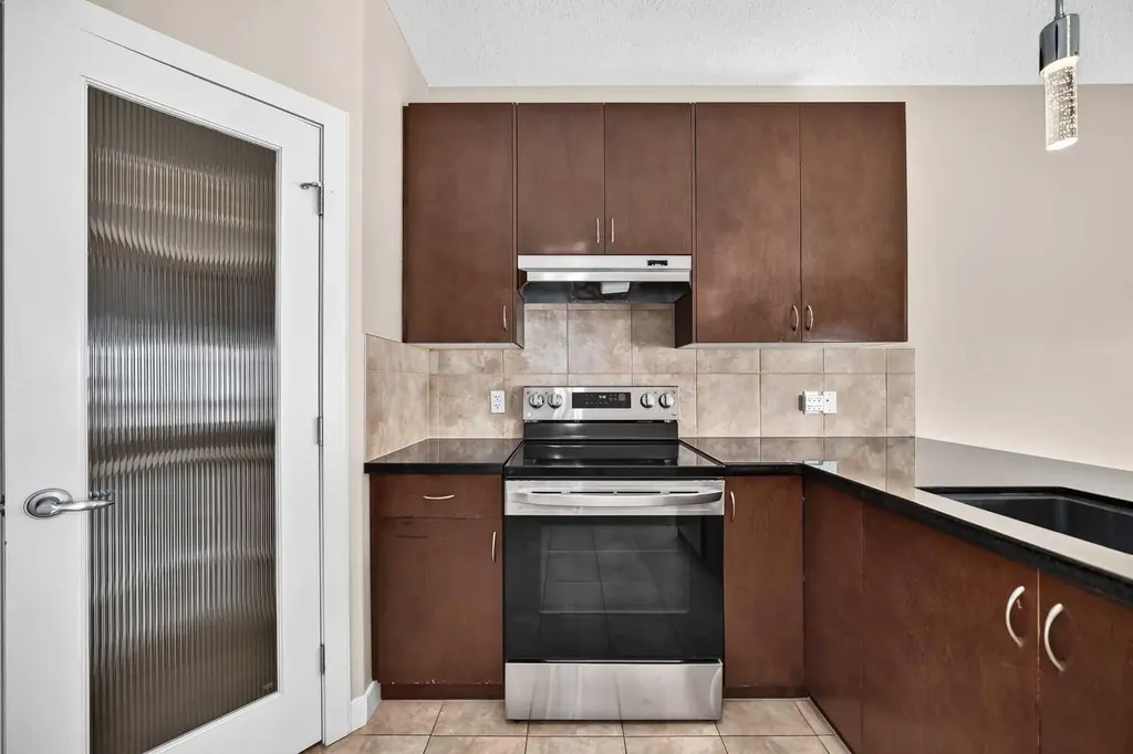 38 Everwoods Link SW Calgary AB T2Y 5G5