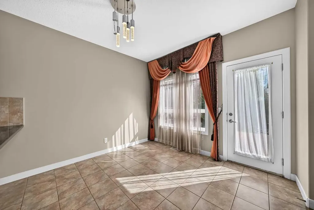 38 Everwoods Link SW Calgary AB T2Y 5G5