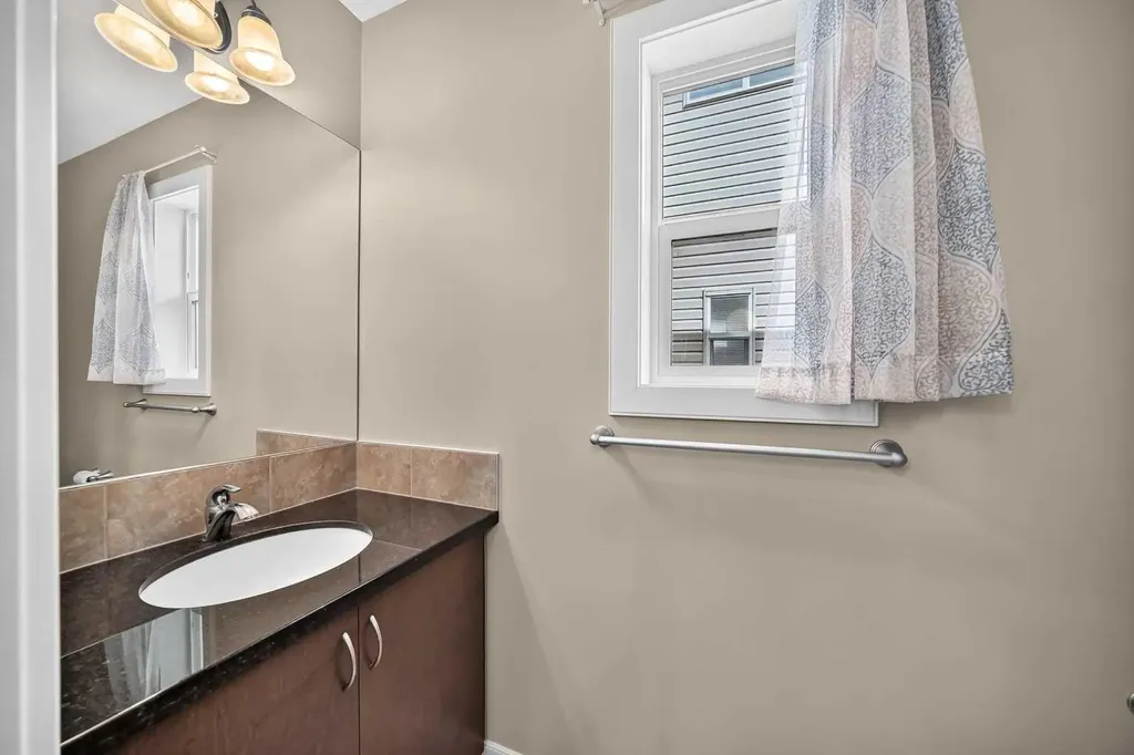 38 Everwoods Link SW Calgary AB T2Y 5G5