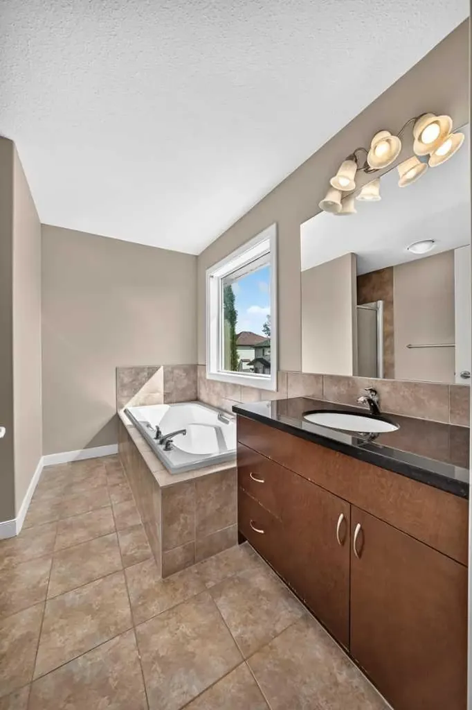 38 Everwoods Link SW Calgary AB T2Y 5G5