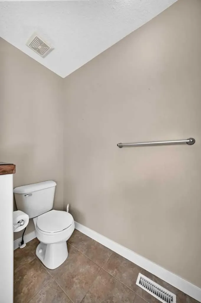 38 Everwoods Link SW Calgary AB T2Y 5G5