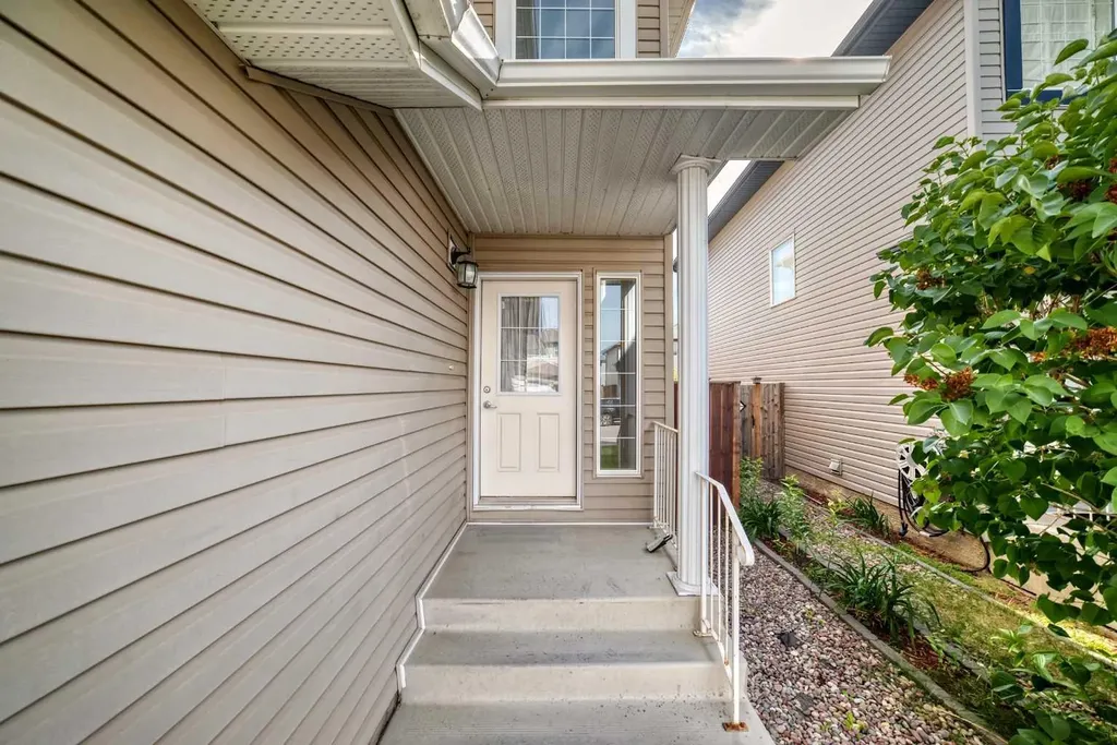 38 Everwoods Link SW Calgary AB T2Y 5G5