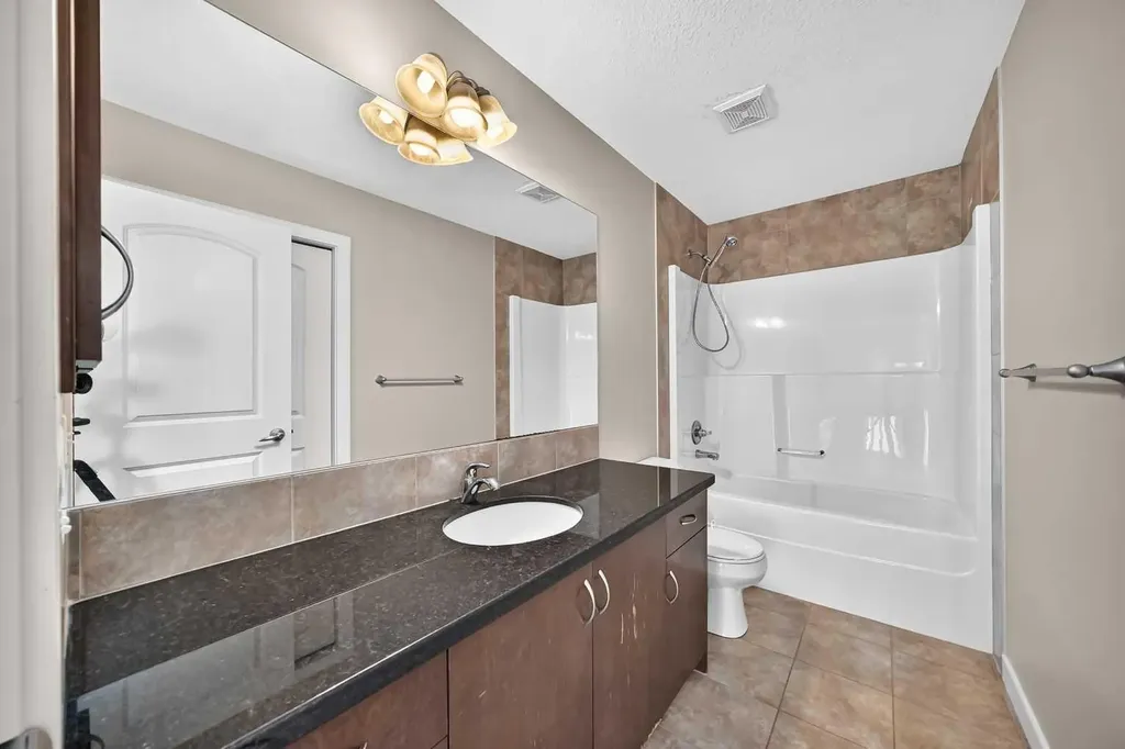38 Everwoods Link SW Calgary AB T2Y 5G5