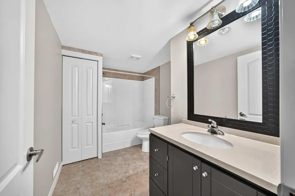 38 Everwoods Link SW Calgary AB T2Y 5G5