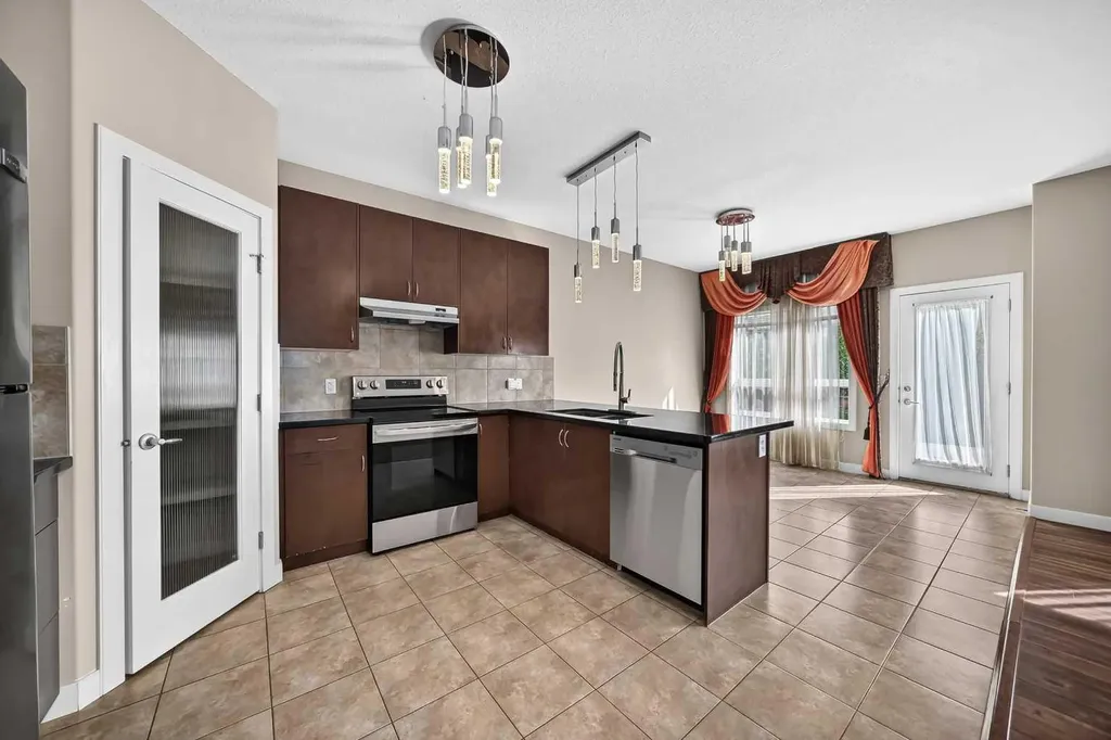 38 Everwoods Link SW Calgary AB T2Y 5G5