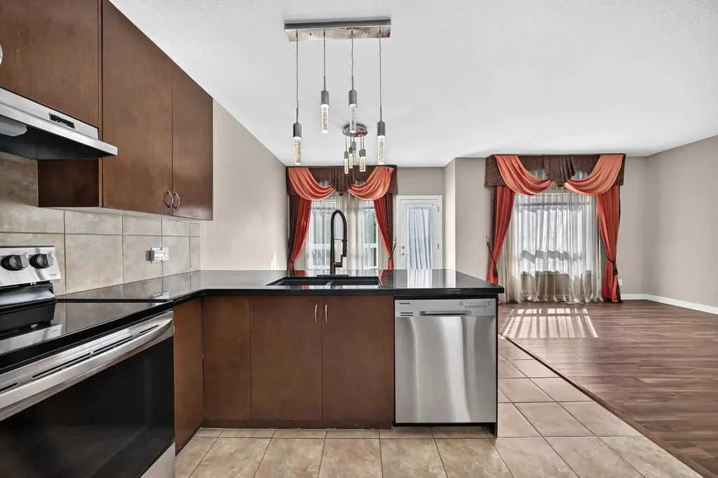 38 Everwoods Link SW Calgary AB T2Y 5G5