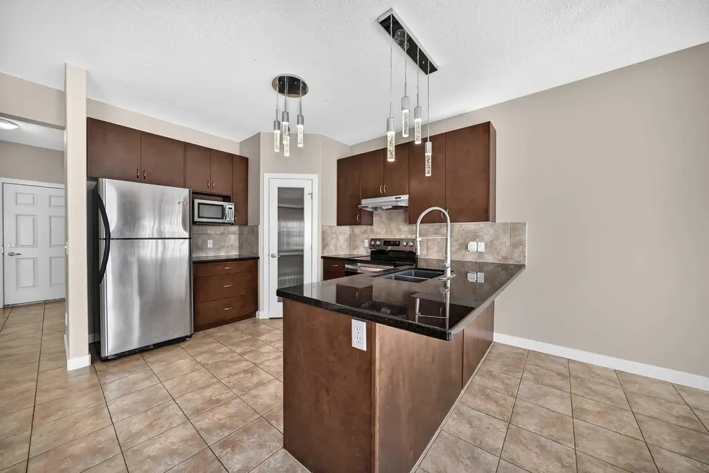 38 Everwoods Link SW Calgary AB T2Y 5G5