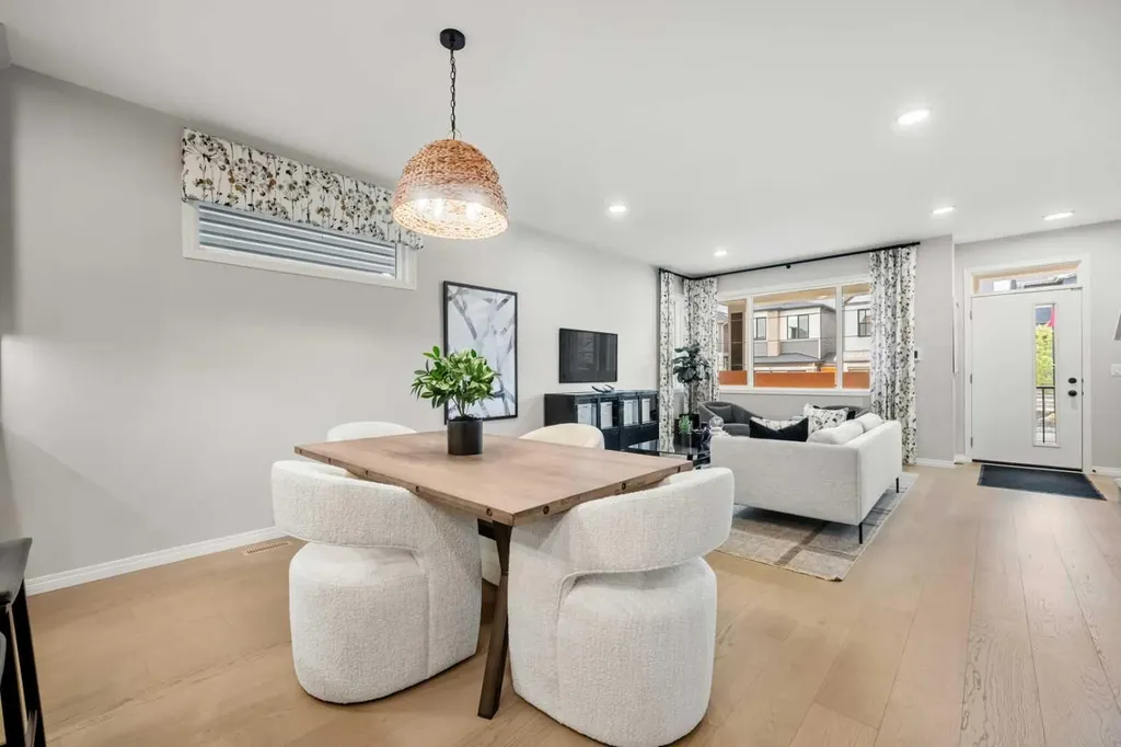 174 Mitchell Road NW Calgary AB T3R 2G6