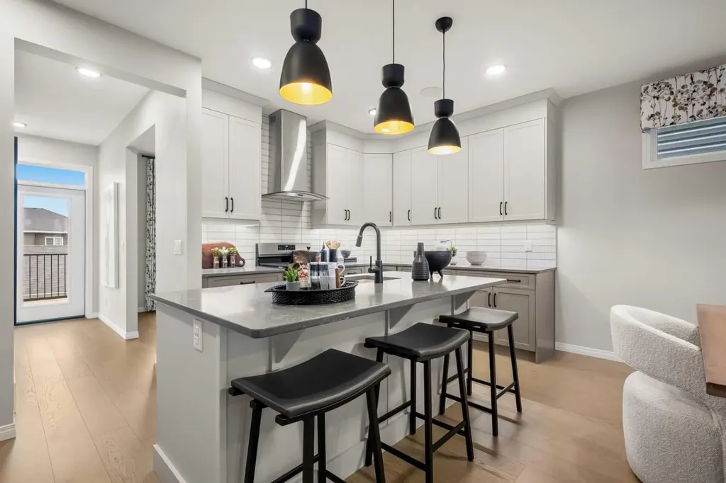 174 Mitchell Road NW Calgary AB T3R 2G6
