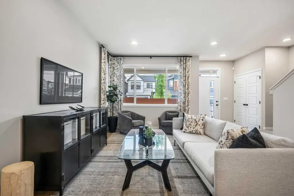 174 Mitchell Road NW Calgary AB T3R 2G6